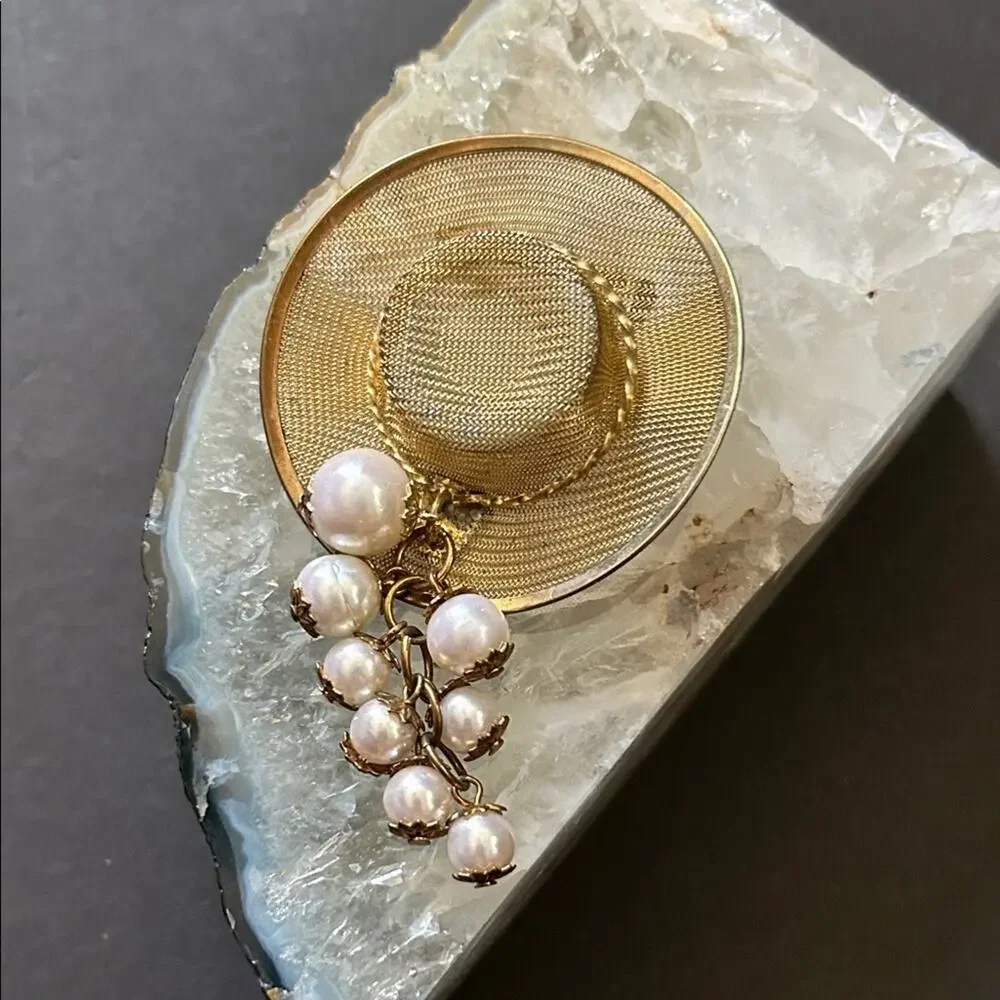 Vintage, Super Cute Gold Mesh and Pearl Hat Brooch